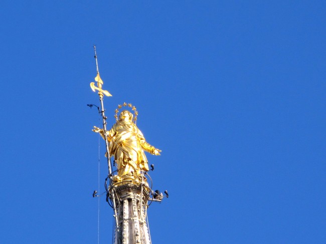 statue dorée en haut duomo milan