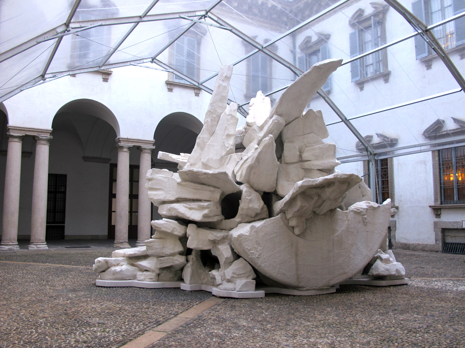 « Fault lines » au Palazzo Cusani, d’histoire(s) et de rêveries…